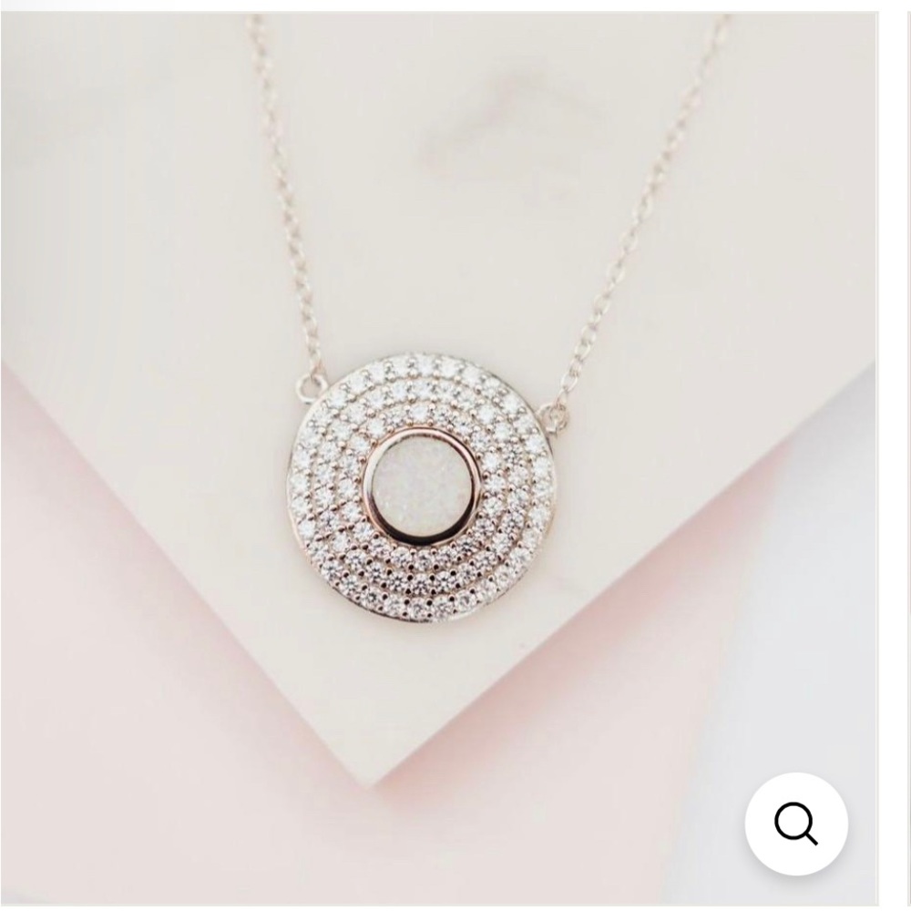 Chloe & Lois Full Mod Necklace